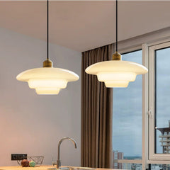 Lampa ze szkła w kolorze mlecznej bieli