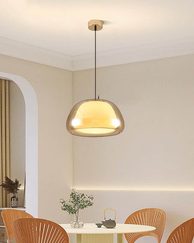 Elegancka Lampa w Formie Szklanej Kopuły z Kryształowym Akcentem