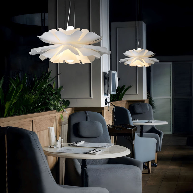Skandynawska Lampa Sufitowa LED z Kwiatowym Motywem
