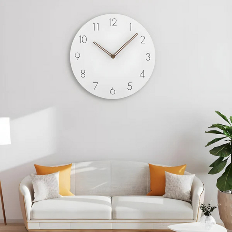Drewniany zegar ścienny o minimalistycznym stylu i elegancji