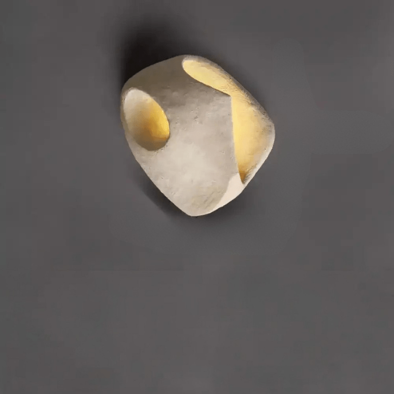 Minimalistyczna Lampa Ścienna z Estetyką Wabi-Sabi