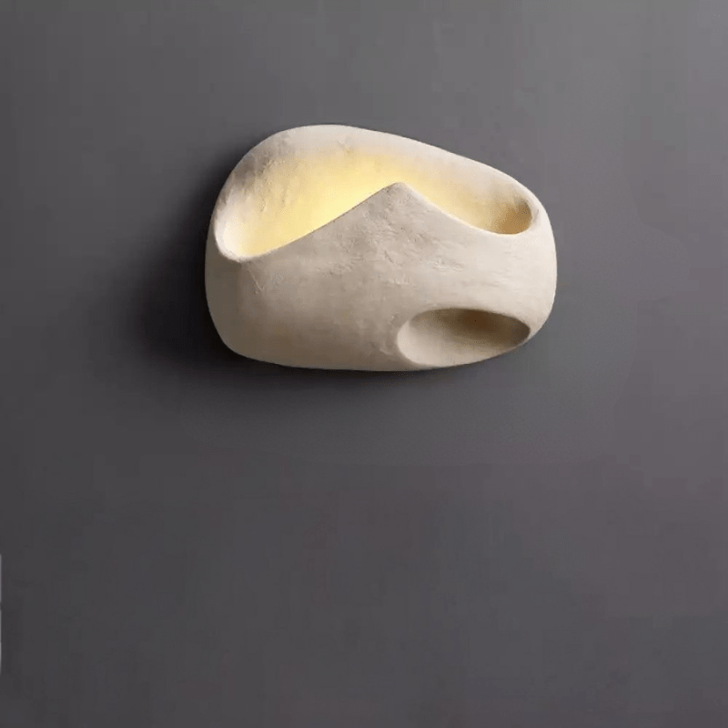 Minimalistyczna Lampa Ścienna z Estetyką Wabi-Sabi
