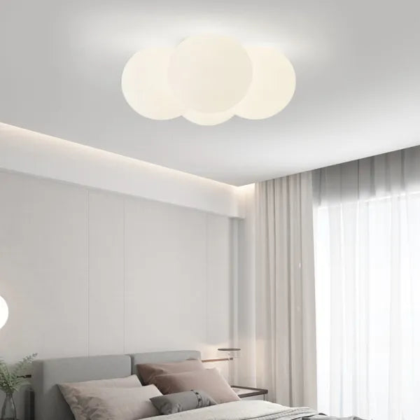 Ściemnialna lampa sufitowa LED zapewniająca nastrojowe oświetlenie
