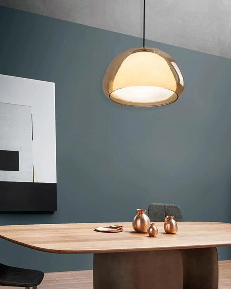 Elegancka Lampa w Formie Szklanej Kopuły z Kryształowym Akcentem