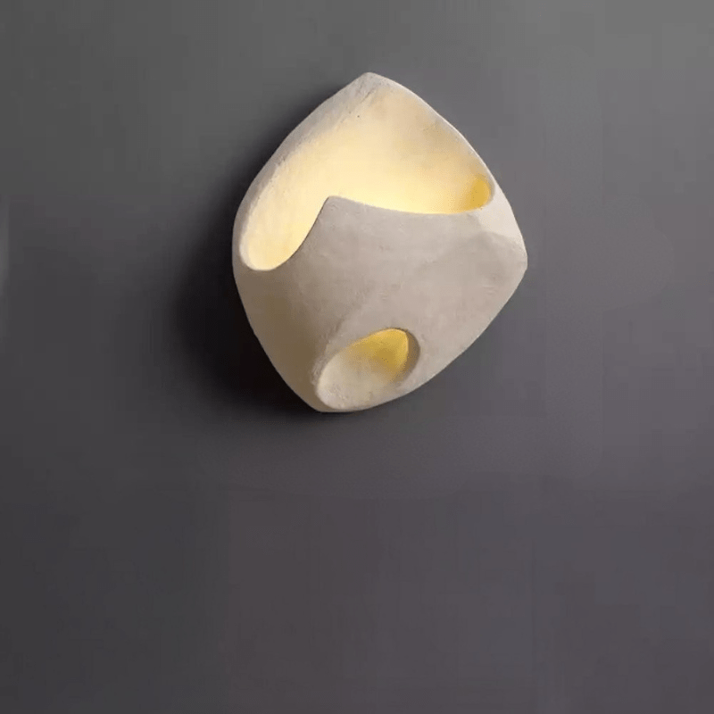 Minimalistyczna Lampa Ścienna z Estetyką Wabi-Sabi