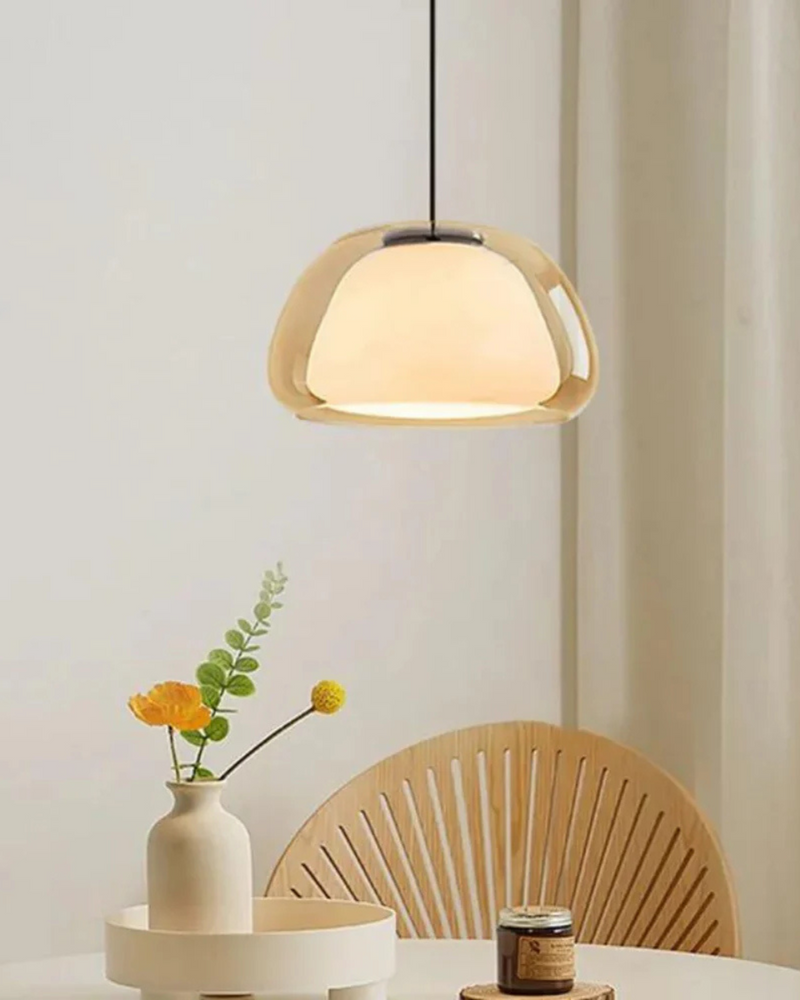Elegancka Lampa w Formie Szklanej Kopuły z Kryształowym Akcentem