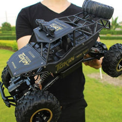 Wytrzymały monster truck zdalnie sterowany na terenowe przygody