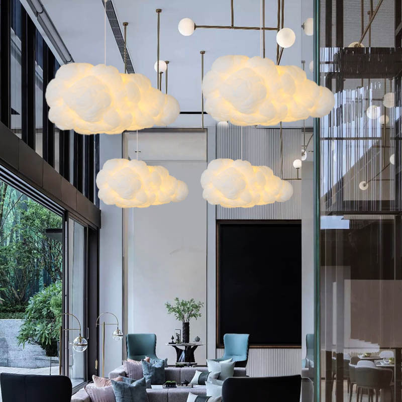 Stylowa lampa sufitowa z dwoma abażurami w kolorze białym