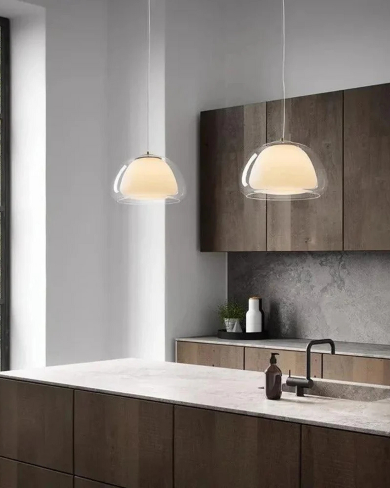 Elegancka Lampa w Formie Szklanej Kopuły z Kryształowym Akcentem