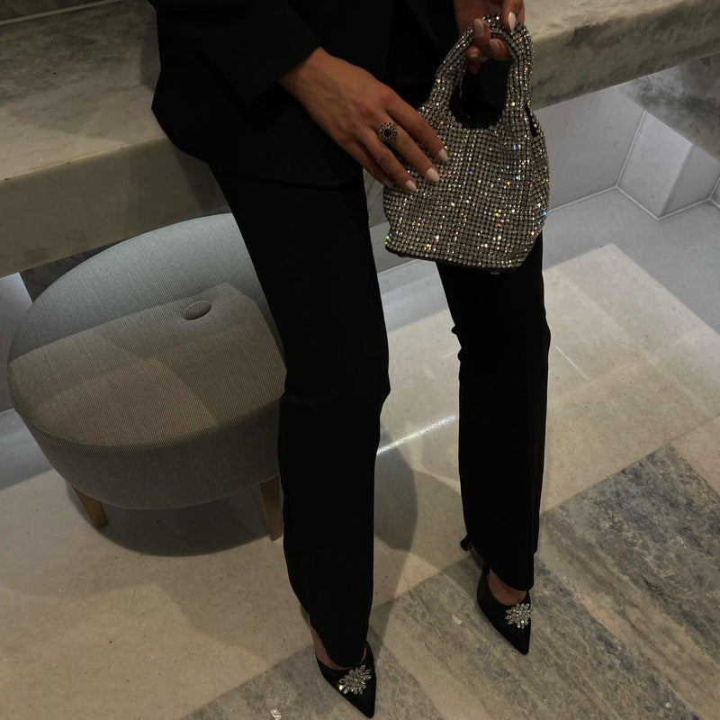 Elegancja ozdobiona strassowym blaskiem