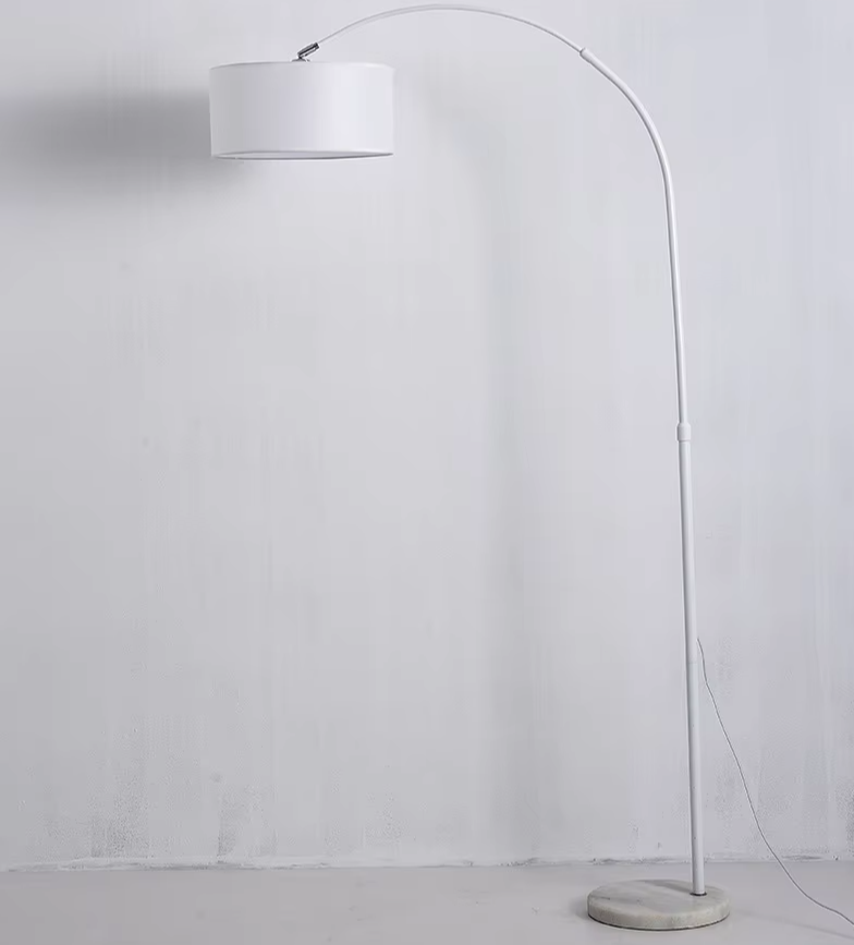 Luksusowa lampa podłogowa z aluminium idealna do stylowego salonu!
