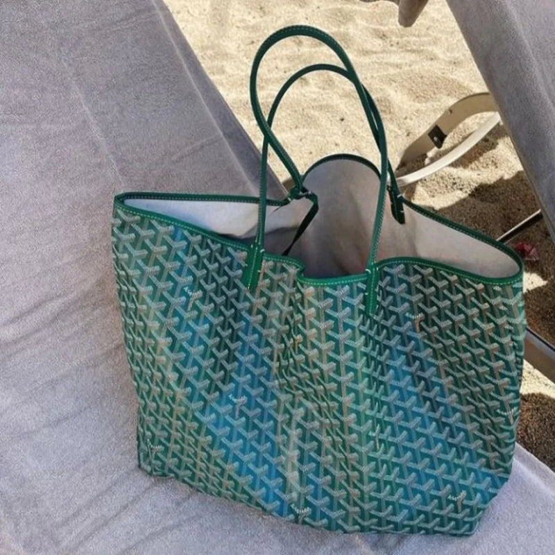 Skórzana Torebka z Eleganckim, Drukowanym Motywem