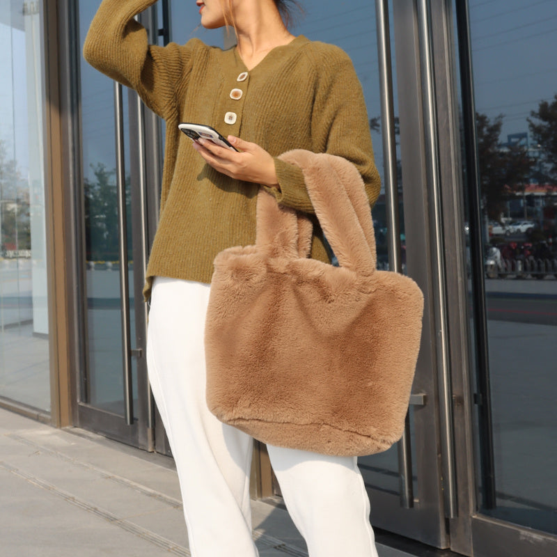 Torba tote Faux z przytulnym futerkiem