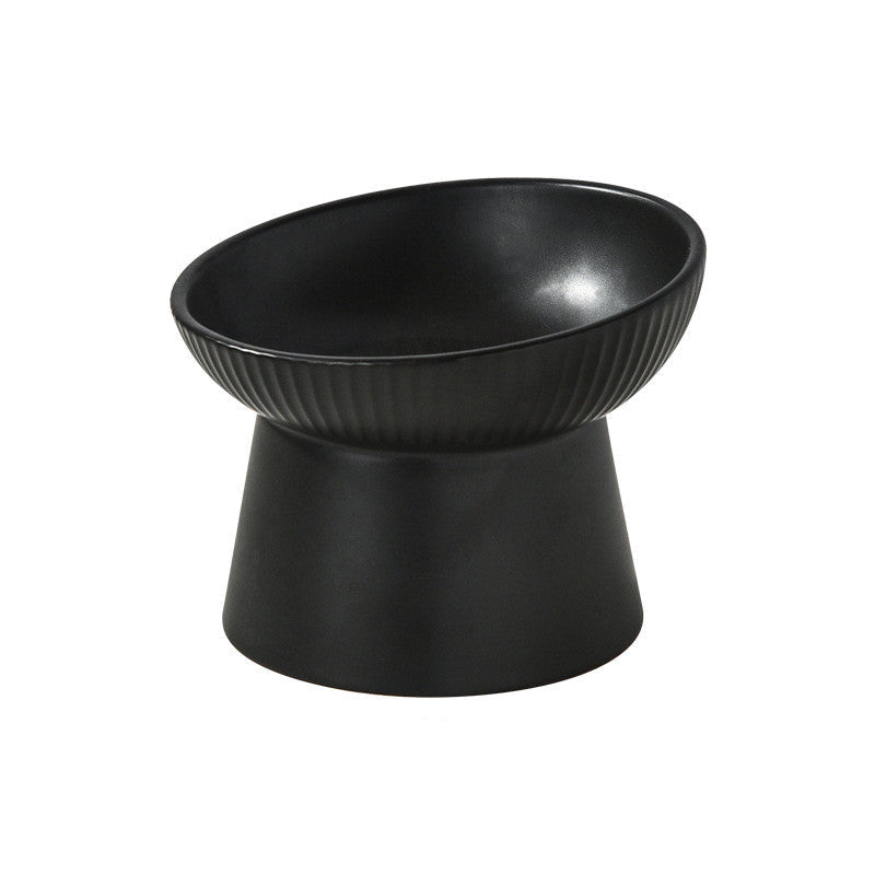 Pochylona konstrukcja ułatwia wygodne jedzenie!