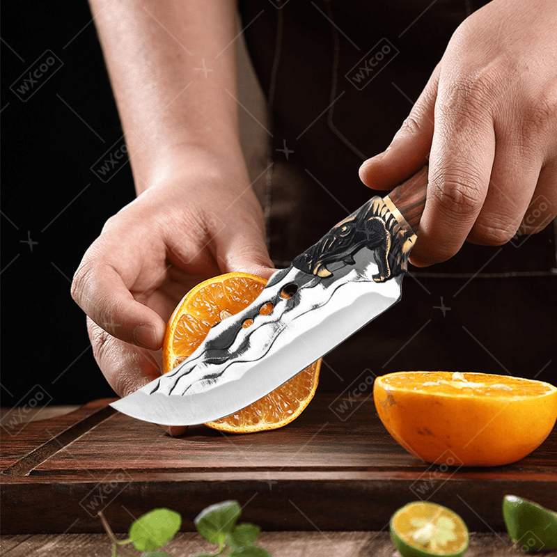 Kute ostrze i drewniana rączka tradycja i precyzja w jednym