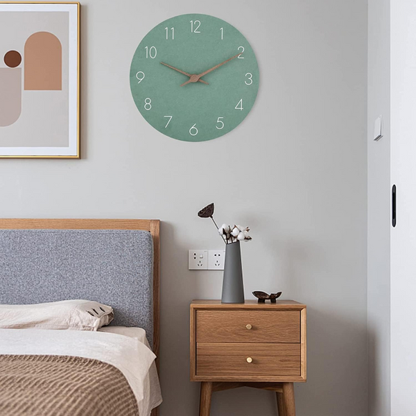 Drewniany zegar ścienny o minimalistycznym stylu i elegancji