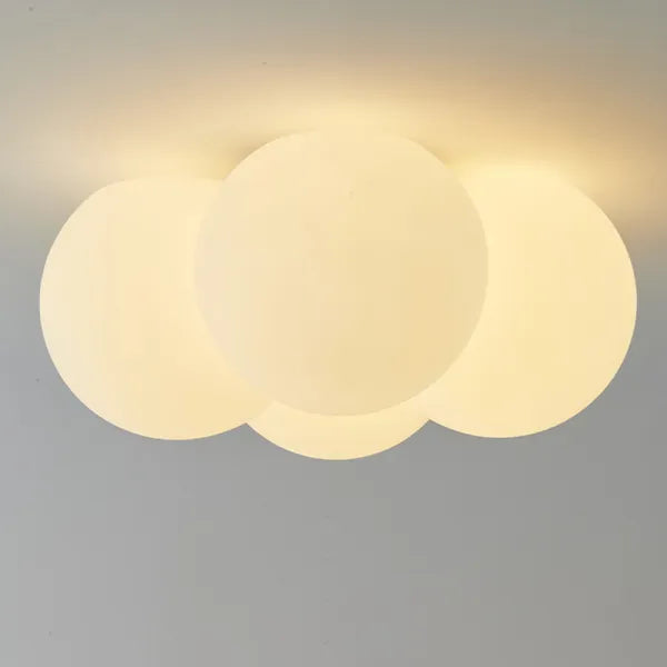Ściemnialna lampa sufitowa LED zapewniająca nastrojowe oświetlenie