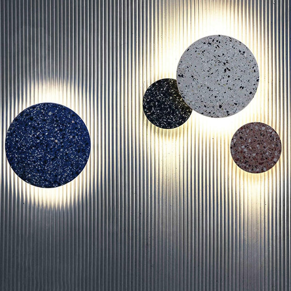 Minimalistyczna lampa ścienna z terrazzo w skandynawskim stylu