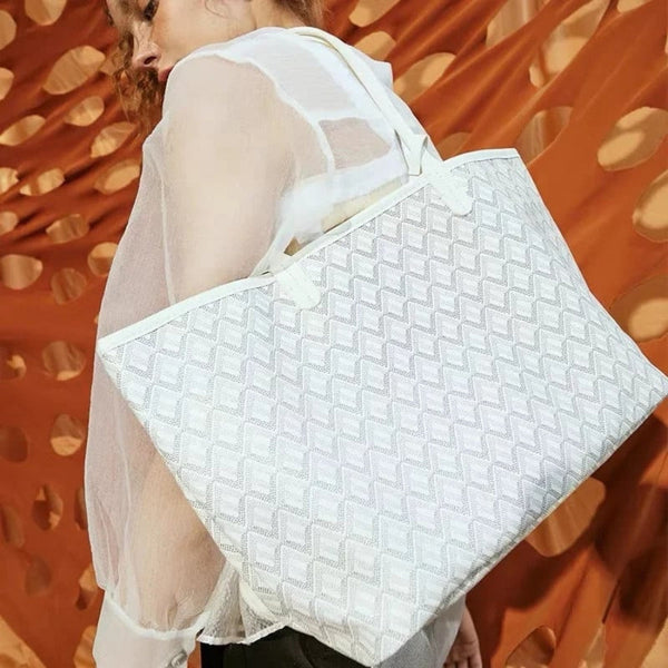 Skórzana Torebka z Eleganckim, Drukowanym Motywem