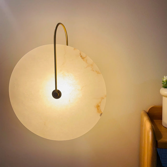 Alabastrowa Lampa LED na Ścianę – Elegancja i Spokój w Świetle