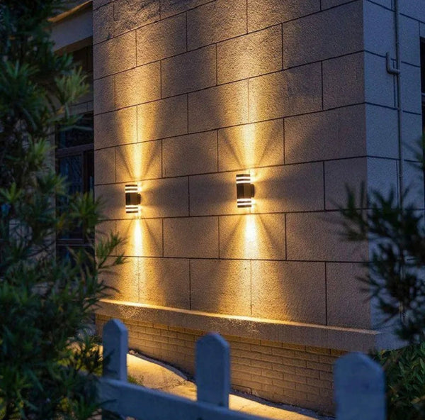 Wodoodporna aluminiowa lampa z dwoma źródłami światła na zewnątrz
