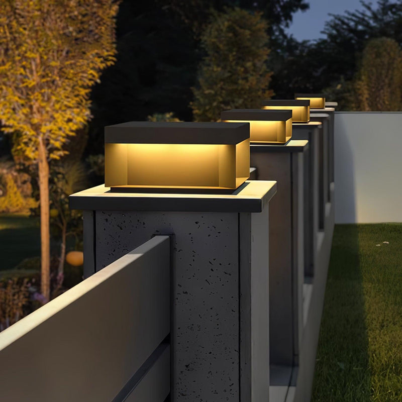 Stylowa zewnętrzna lampa solarna z matowym akrylowym kloszem