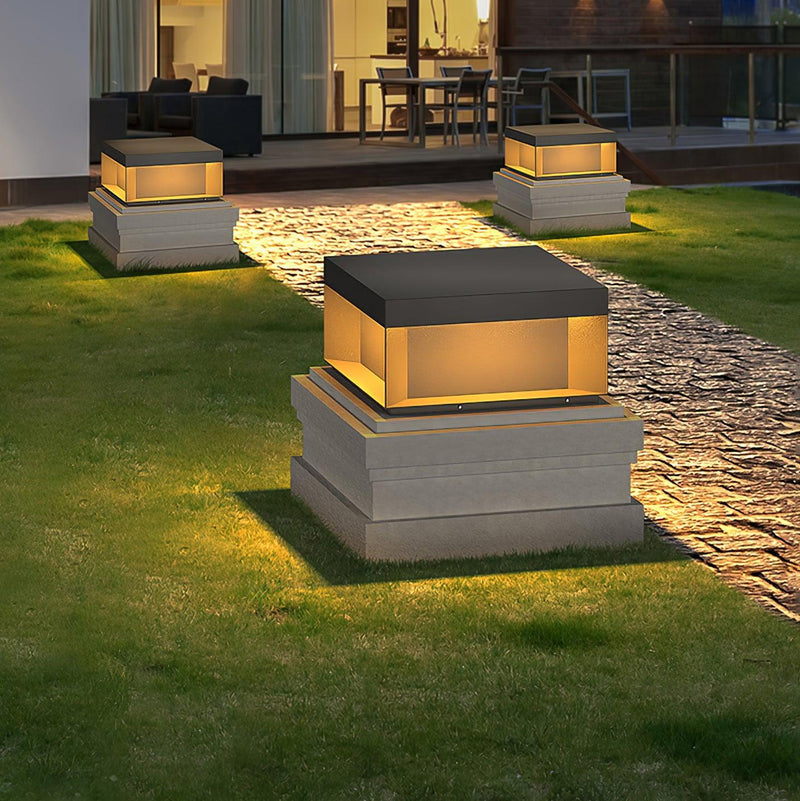 Stylowa zewnętrzna lampa solarna z matowym akrylowym kloszem