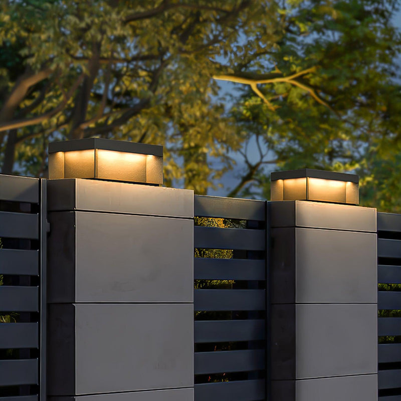 Stylowa zewnętrzna lampa solarna z matowym akrylowym kloszem