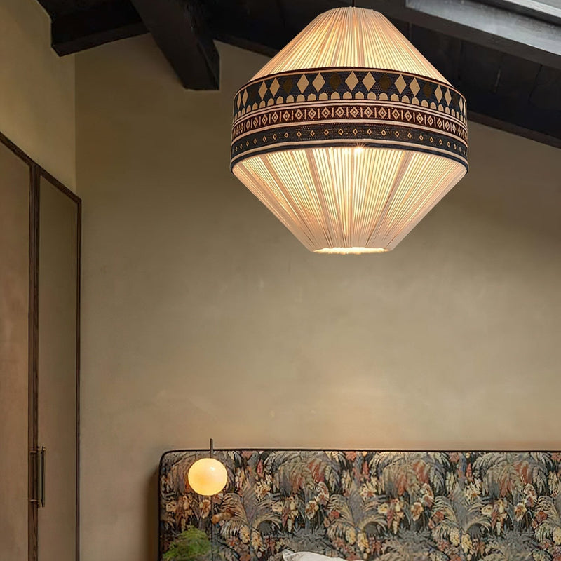 Stylowa Lampa Wisząca z Elementami Boho Artystyczny Design i Subtelne Światło