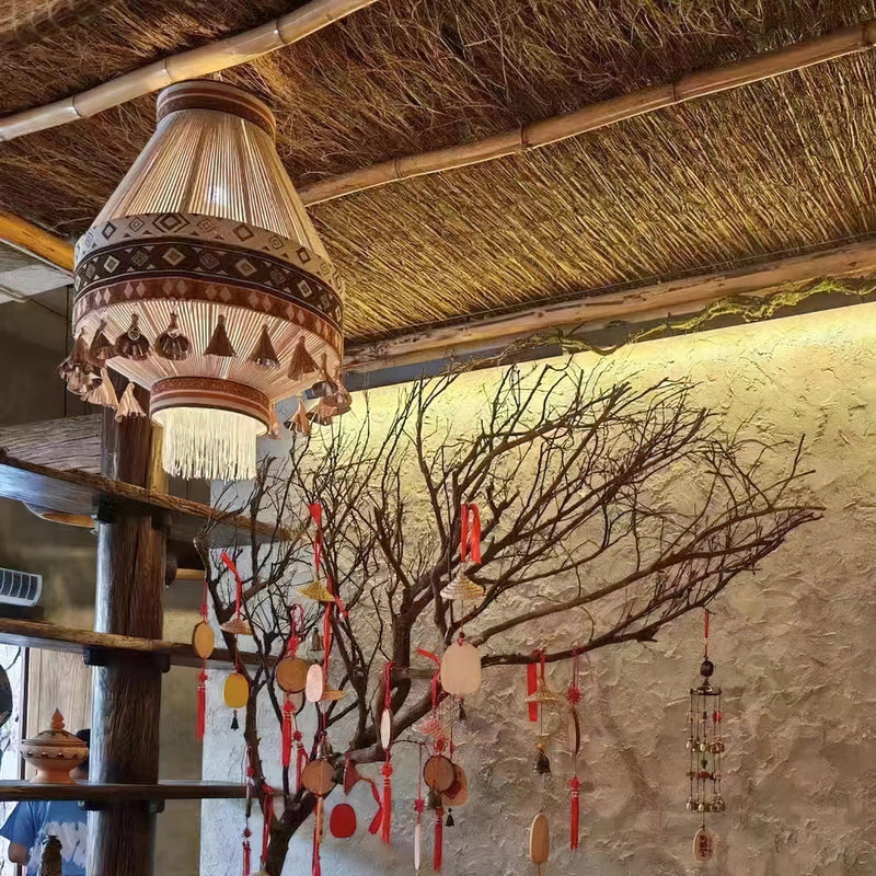 Stylowa Lampa Wisząca z Elementami Boho Artystyczny Design i Subtelne Światło