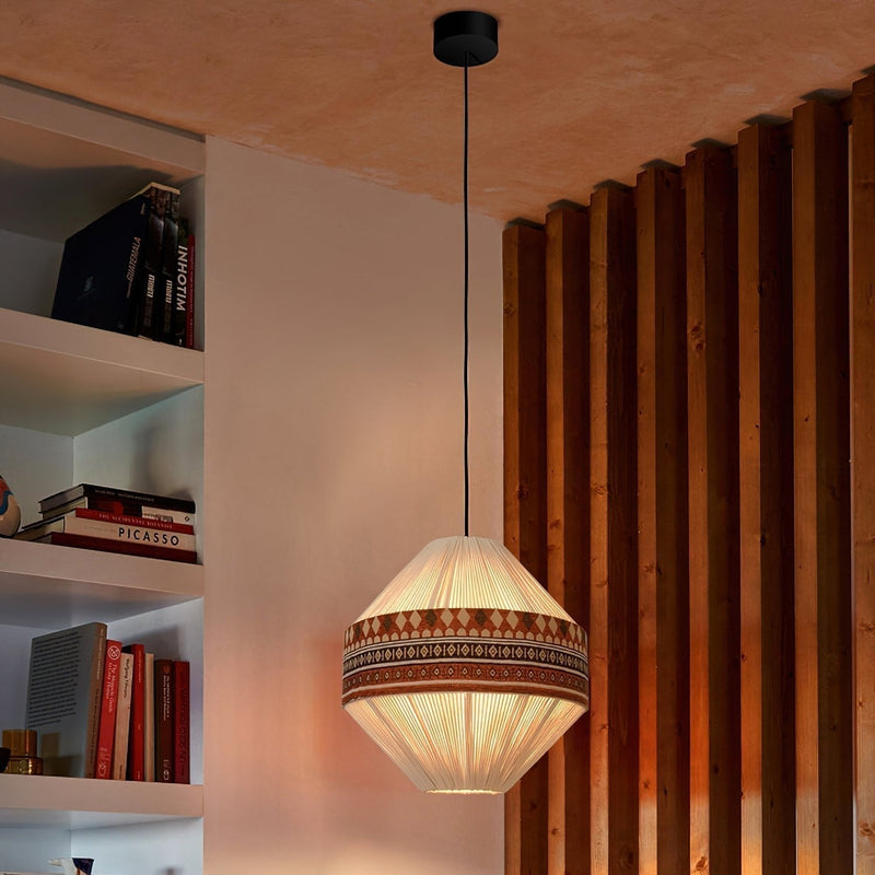 Stylowa Lampa Wisząca z Elementami Boho Artystyczny Design i Subtelne Światło