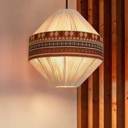 Stylowa Lampa Wisząca z Elementami Boho Artystyczny Design i Subtelne Światło
