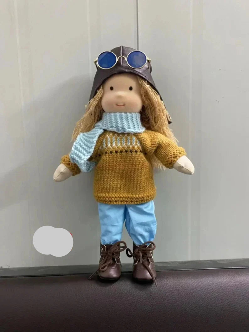 Miękka Laleczka Waldorfska z Tkaniny w Uroczej Ozdobnej Skrzyneczce