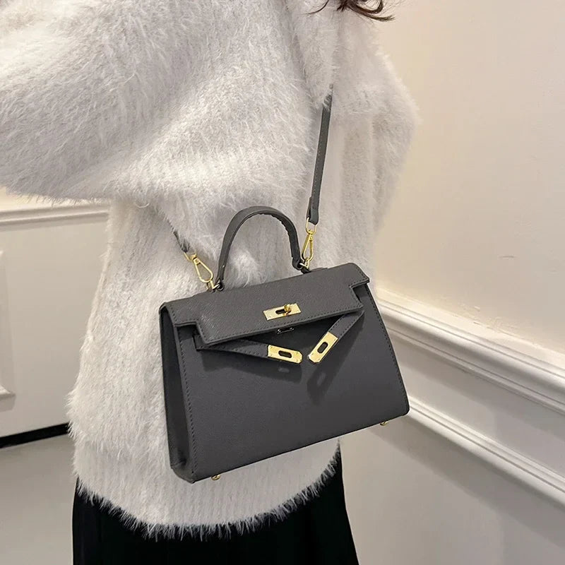 Elegancka Torebka ze Skóry Naturalnej z Funkcją Crossbody i Klasycznym Szykiem