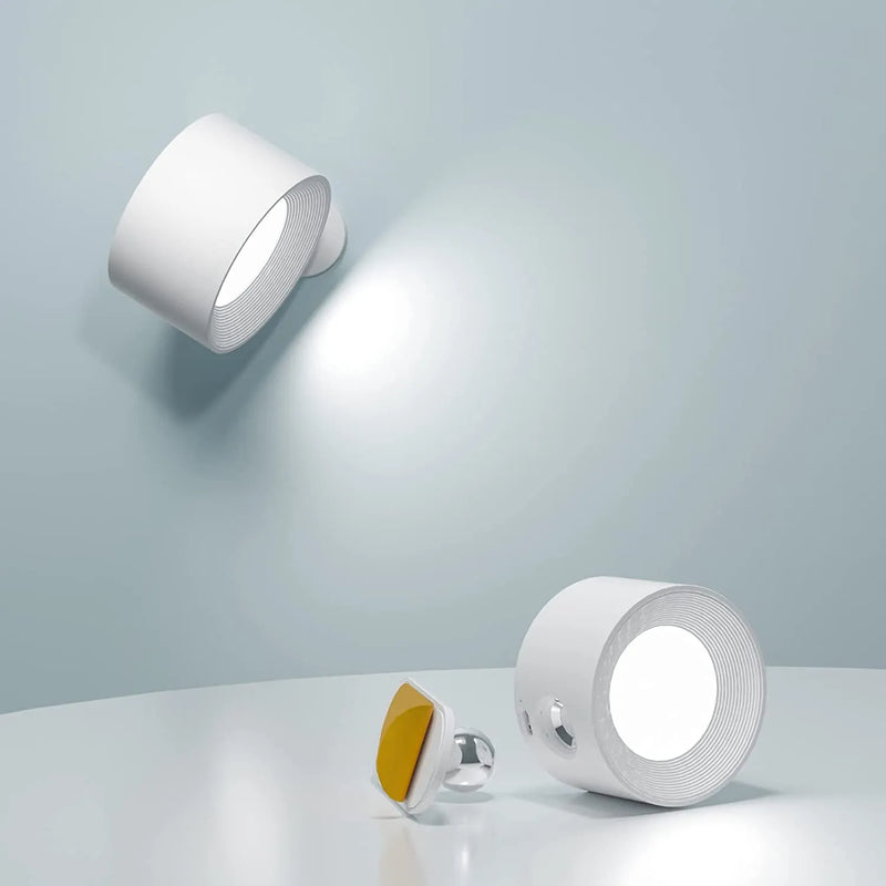 Bezprzewodowa lampa ścienna, która trzyma się wszędzie