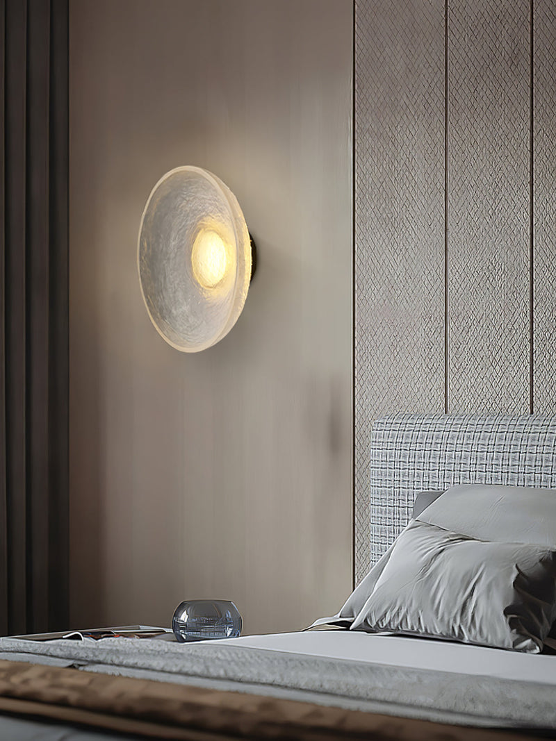 Żywiczna Lampa na Ścianę o Artystycznym Charakterze