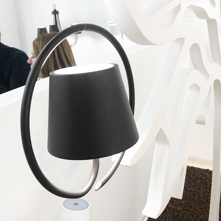 Nowoczesna Lampa Wisząca o Minimalistycznej Formie