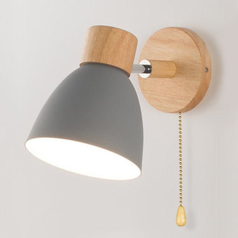 Stylowa drewniana lampa ścienna z łatwym sterowaniem