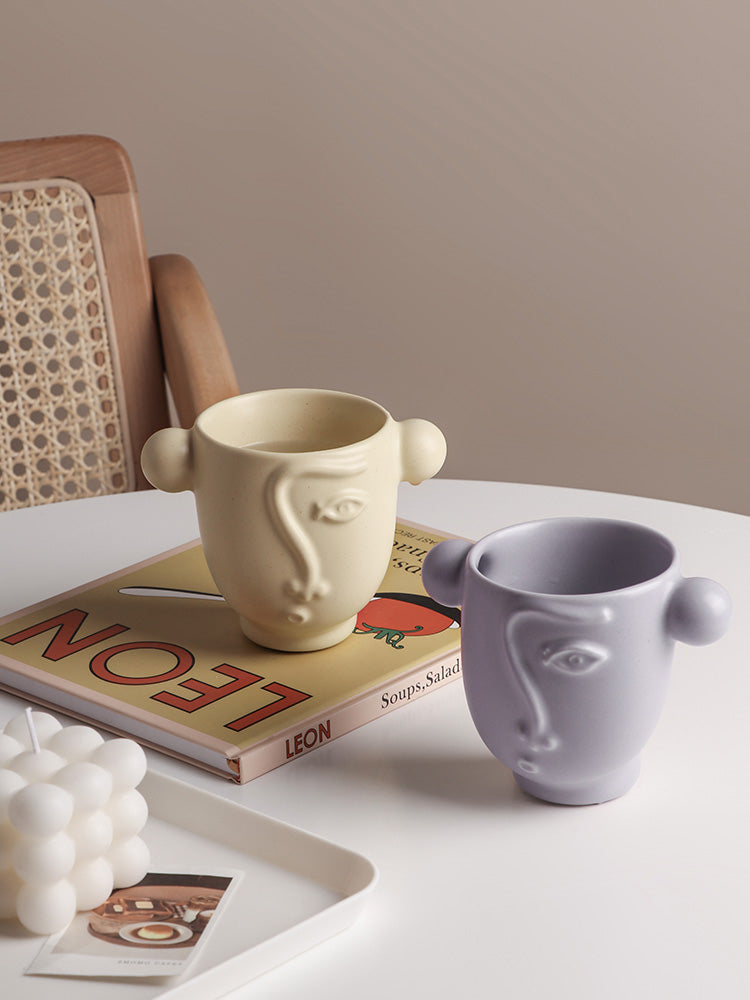 Wysokiej jakości kubek porcelanowy o wyrafinowanym stylu i wszechstronności