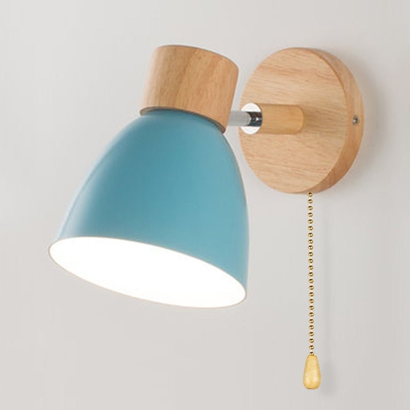 Stylowa drewniana lampa ścienna z łatwym sterowaniem