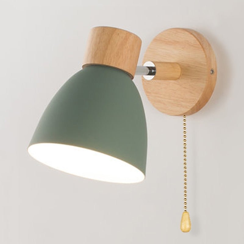 Stylowa drewniana lampa ścienna z łatwym sterowaniem
