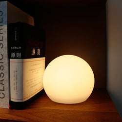 Nowoczesna, kolorowa lampa stołowa bez kabla