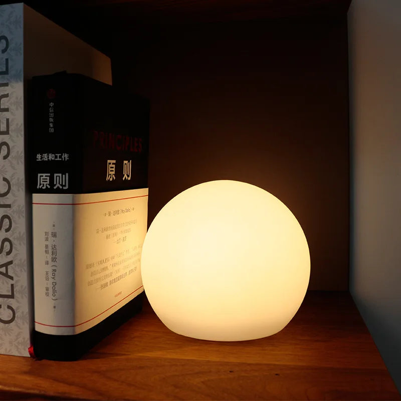 Nowoczesna, kolorowa lampa stołowa bez kabla