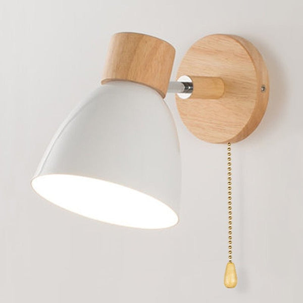 Stylowa drewniana lampa ścienna z łatwym sterowaniem