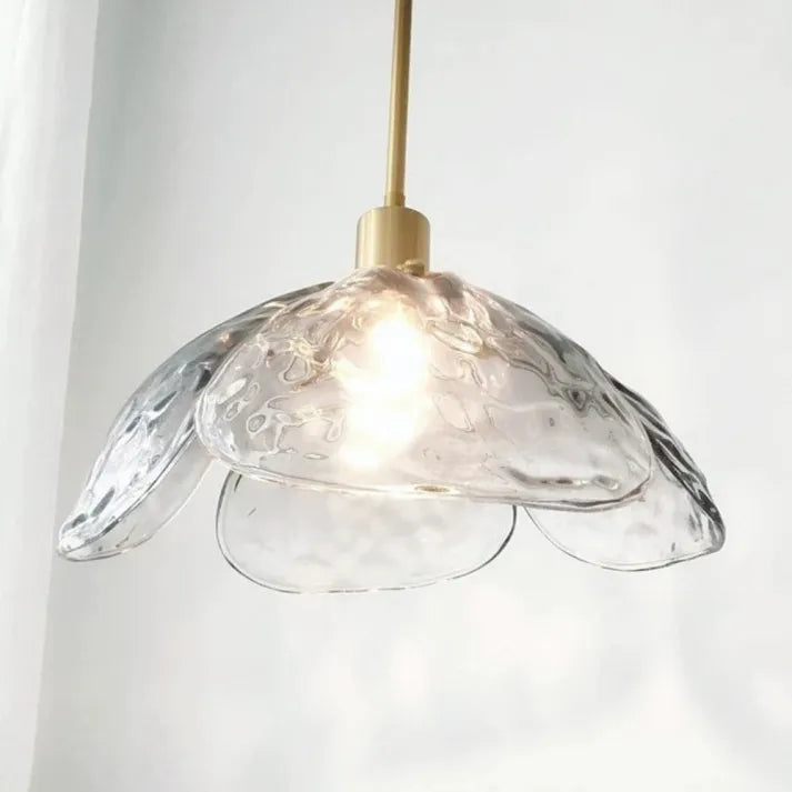Nowoczesna Lampa w Kształcie Kwiatu Połączenie Sztuki i Funkcjonalności