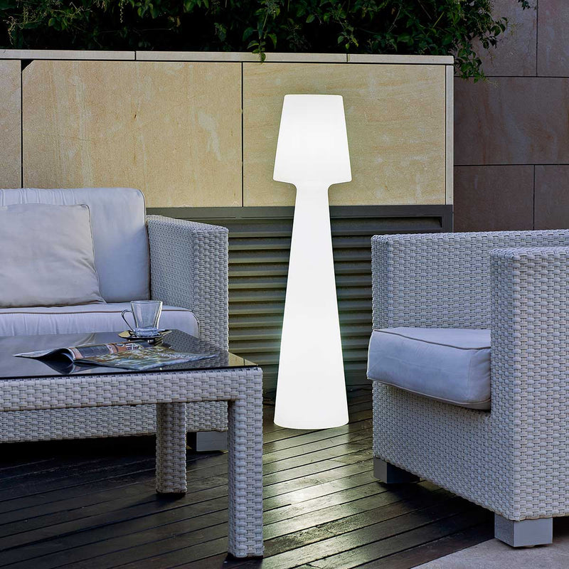 Elegancka Lampa Podłogowa z Subtelnym Blaskiem