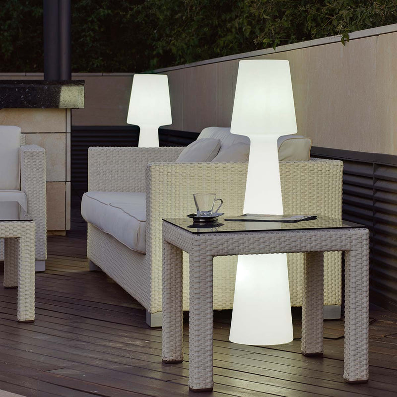 Elegancka Lampa Podłogowa z Subtelnym Blaskiem