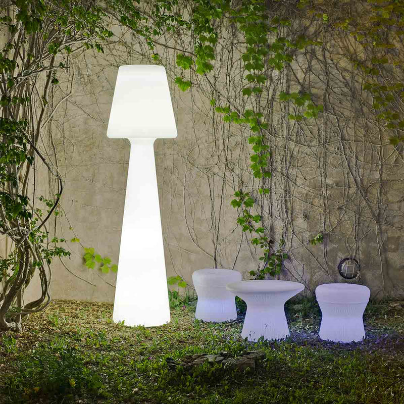 Elegancka Lampa Podłogowa z Subtelnym Blaskiem