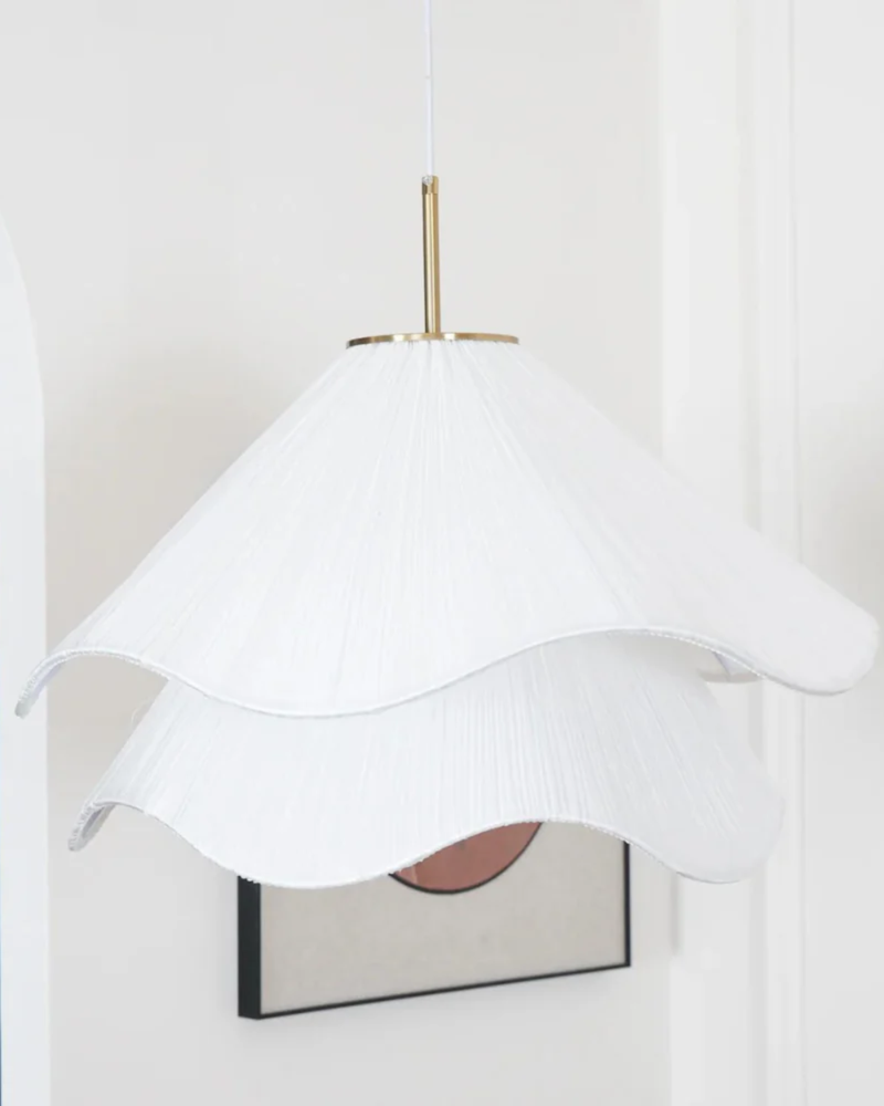 Lampa Sufitowa z Kwiatowym Motywem i Eleganckim Wykończeniem