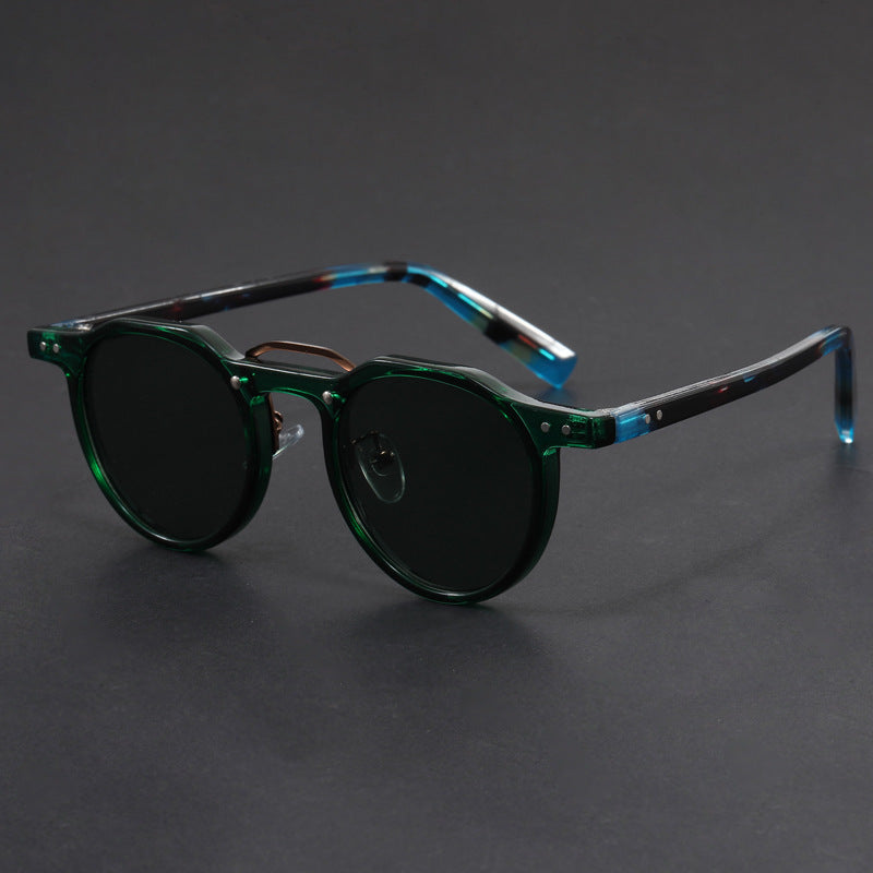 Stylowe Okulary z Pełną Ochroną UV i Outdoorowym Charakterem